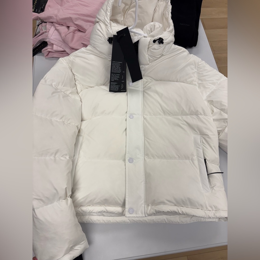 NWT aritzia superpuff shorty